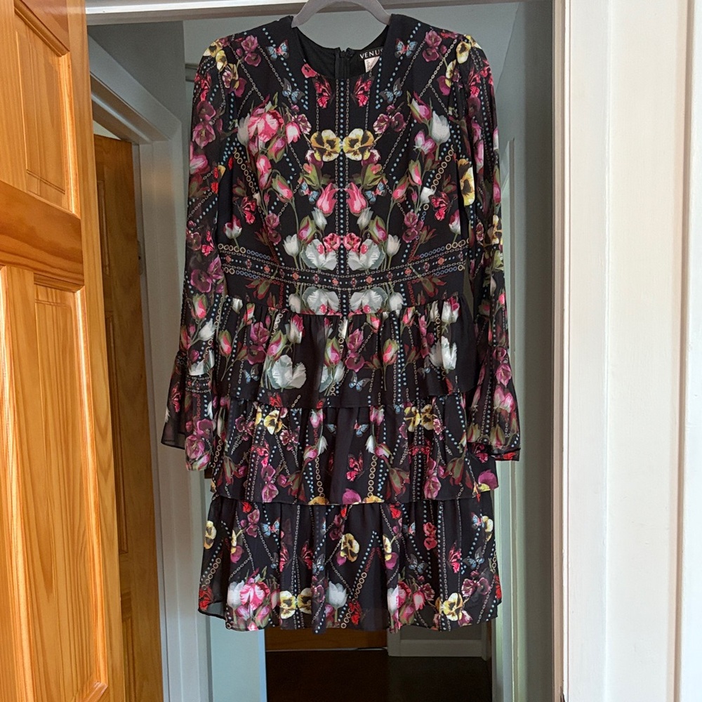 VENUS Black Floral Long Sleeve Dress